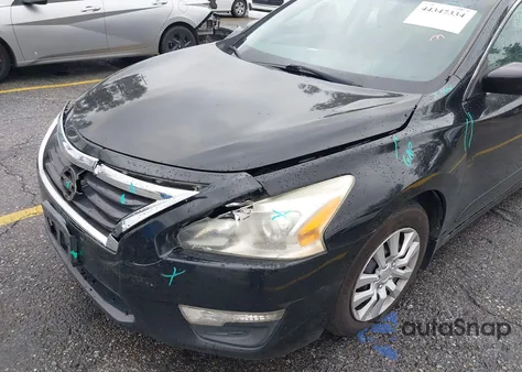 2015 Nissan Altima 2.5 S z USA, uszkodzony, nr VIN 1N4AL3AP1FN864369